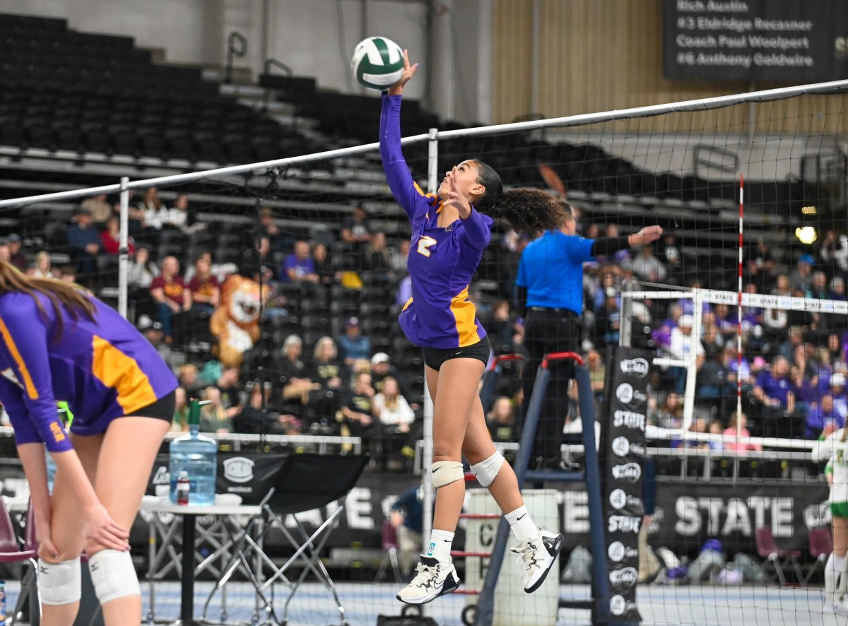 2023 WIAA volleyball Class 2A championships, Columbia River vs. Ridgefield